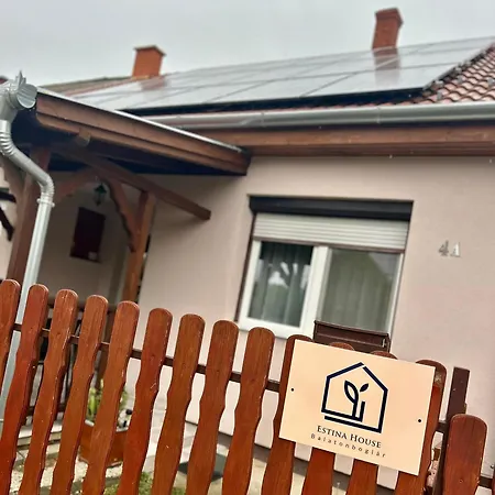 Estina House Case de vacanță